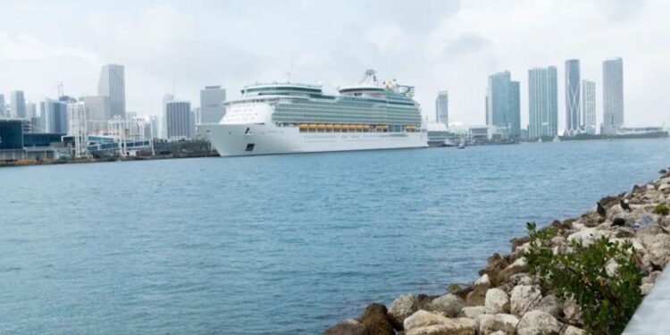102 pasajeros se contagian por norovirus en un crucero
