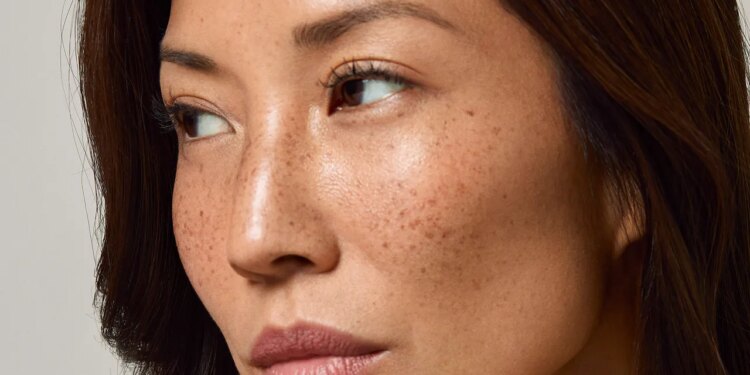 How to Get Rid of Wrinkles Naturally, According to the Pros