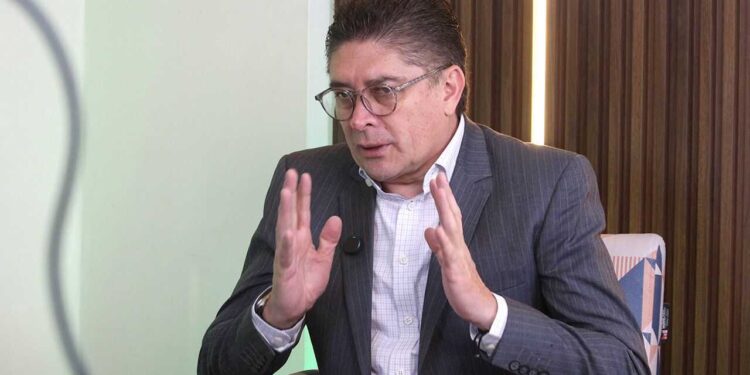 Mauricio Noya: Pago a suplentes se cubre eliminando viajes, viáticos y celulares