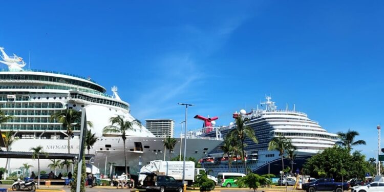Con doble arribo de cruceros Puerto Vallarta cierra la actividad de julio