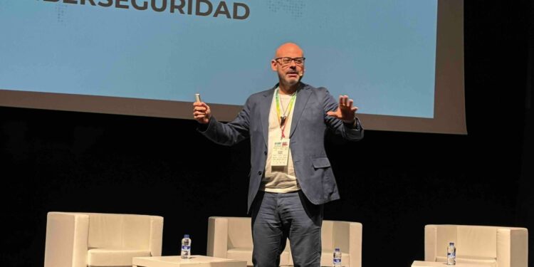 UNAV y BOTECH firman un acuerdo para reforzar la seguridad en los medios de pago y prevenir el fraude digital en las agencias