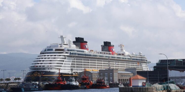 Investigan un supuesto envenenamiento a bordo del crucero «Disney Dream» atracado en Vigo