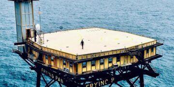 Así es el hotel más peligroso del mundo donde los millonarios quieren ir: en mitad del océano, rodeado de tiburones y en plena ruta de huracanes