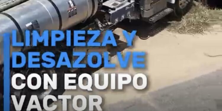 Despliega Ceabien brigada para desazolvar red de alcantarillado en crucero de San Pablo Etla