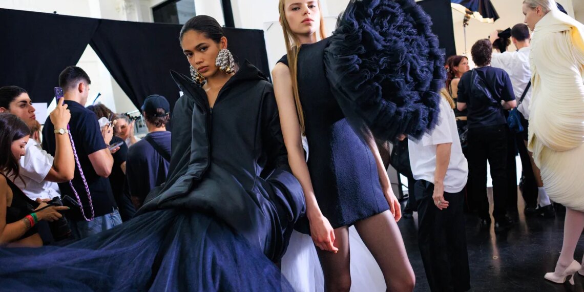 Mejores momentos del backstage en la Semana de la Moda de Alta Costura de París Otoño-Invierno 2026