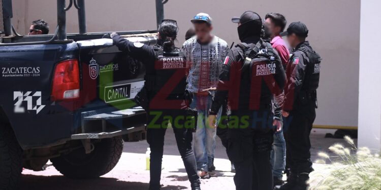Policía Municipal de Zacatecas retira limpiaparabrisas de cruceros tras denuncias por agresiones y alteración del orden