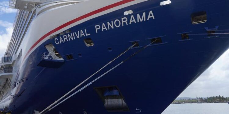 Crucero llega a Mazatlán con más de 4 mil 900 pasajeros