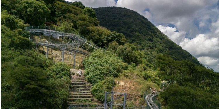 El pueblito de Veracruz con un tobogán entre las montañas para viajes de adrenalina