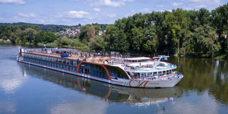 El mayor crucero fluvial de Europa está a punto de zarpar. Hay un pequeño problema: el Danubio se está secando y los barcos no pueden navegar
