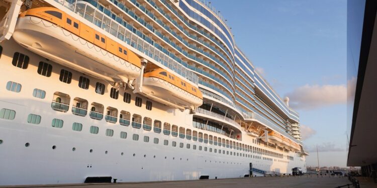 La otra huella del turismo de cruceros: Su contaminación aumenta el riesgo de infecciones virales en ciudades portuarias
