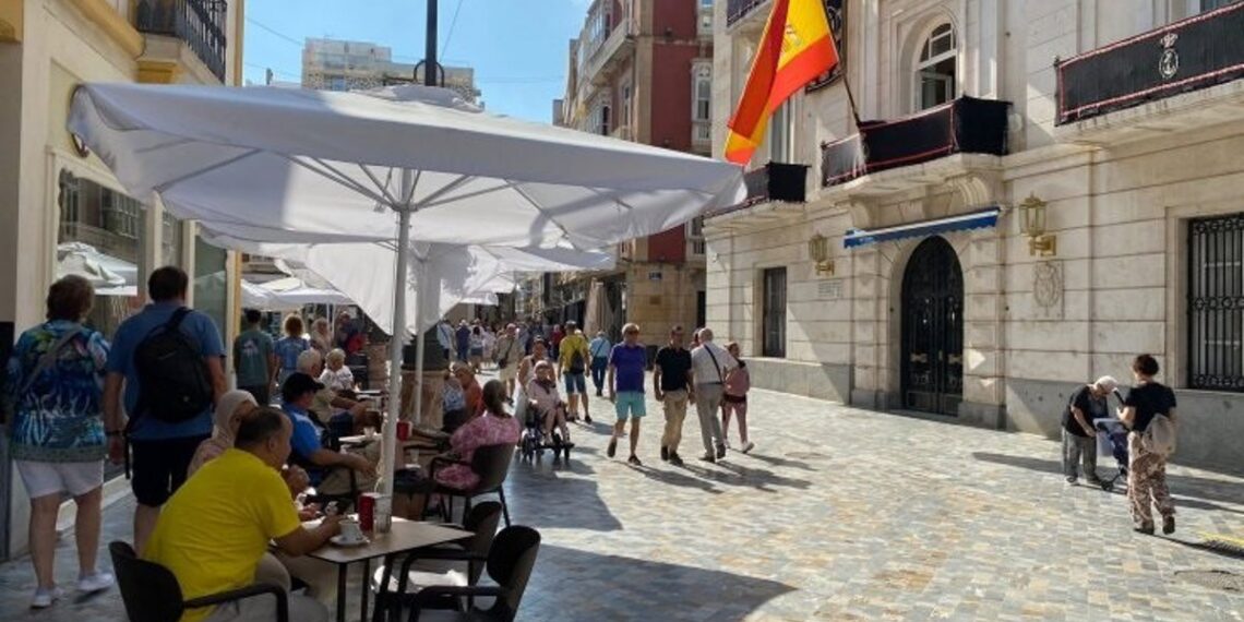 El empleo en la hostelería y las agencias de viajes alcanza un nuevo máximo en junio con más de 50.300 trabajadores
