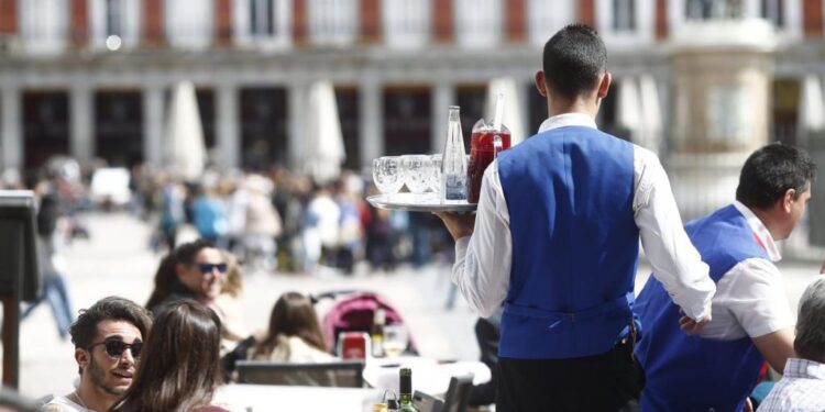 El empleo turístico crece un 3% en junio y supera los tres millones de trabajadores