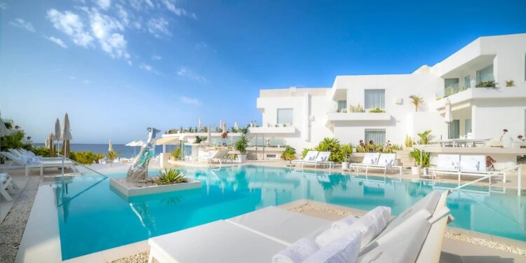 España aprovecha el boom de los viajes para modernizar sus hoteles: récord inversor camino de los 4.000 millones