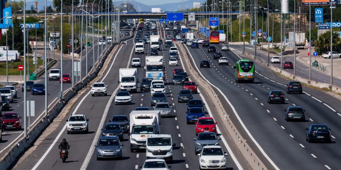 Operación salida: Cómo prevenir el dolor lumbar y cervical en los viajes en coche