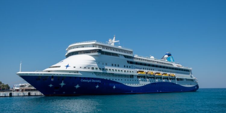 Navegar en el espacio y el tiempo a bordo del crucero Celestyal Discovery