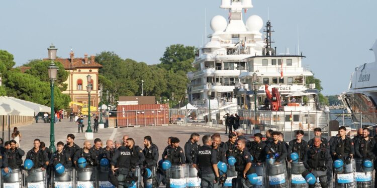 Irritación en Italia por el lujoso 'crucero diplomático' del embajador estadounidense