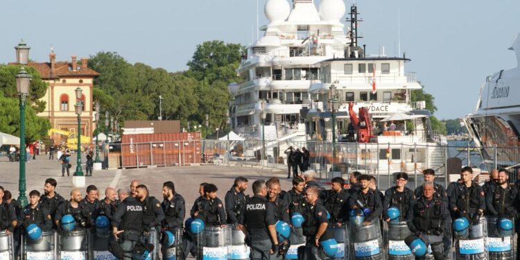Irritación en Italia por el lujoso 'crucero diplomático' del embajador estadounidense
