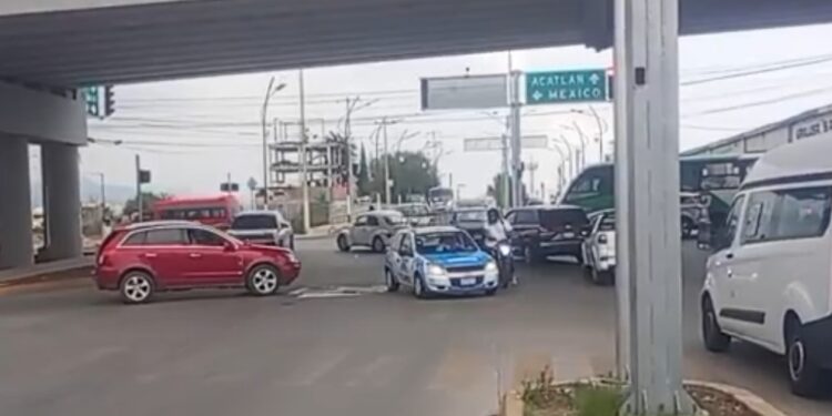 Reportan semáforos desincronizados en Crucero Acatlán – Periódico Ruta