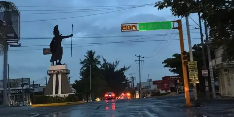 Imagen Sin luz y sin semáforos en importantes cruceros de Veracruz
