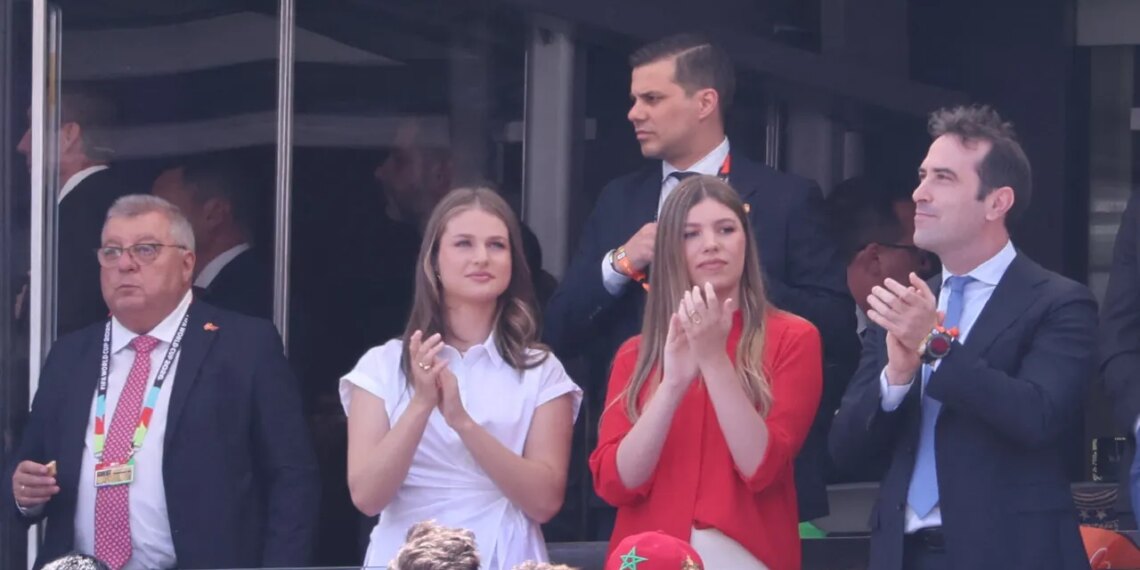 La princesa Leonor de España lleva la camisa blanca más cómoda y elegante en la final del Mundial 2026