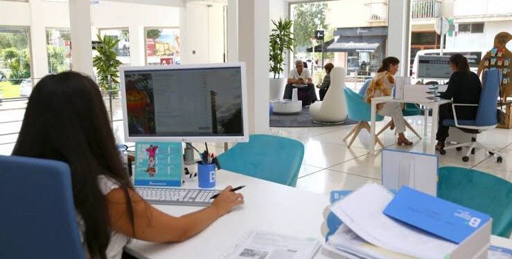 La negociación del convenio laboral de agencias de viajes se aplaza hasta septiembre