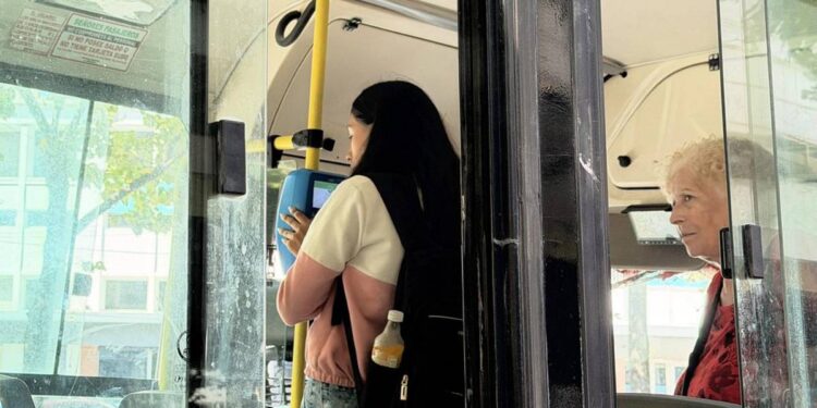 El avance de los viajes por apps y la crisis del colectivo: la nueva movilidad cotidiana en la Región
