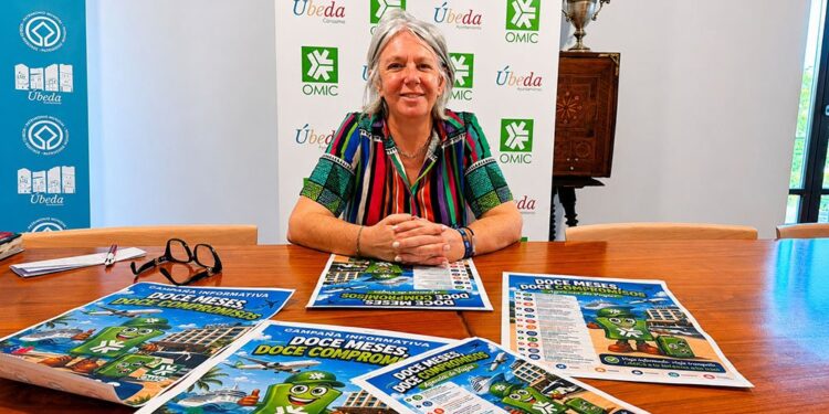 La concejala de Consumo, Teresa Torres, durante su intervención.