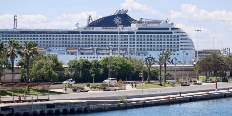 Buque de MSC atracado en el puerto de València, en una imagen de archivo.