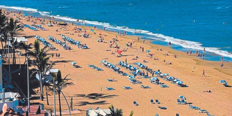 Playa de Las Canteras de Las Palmas de Gran Canaria.