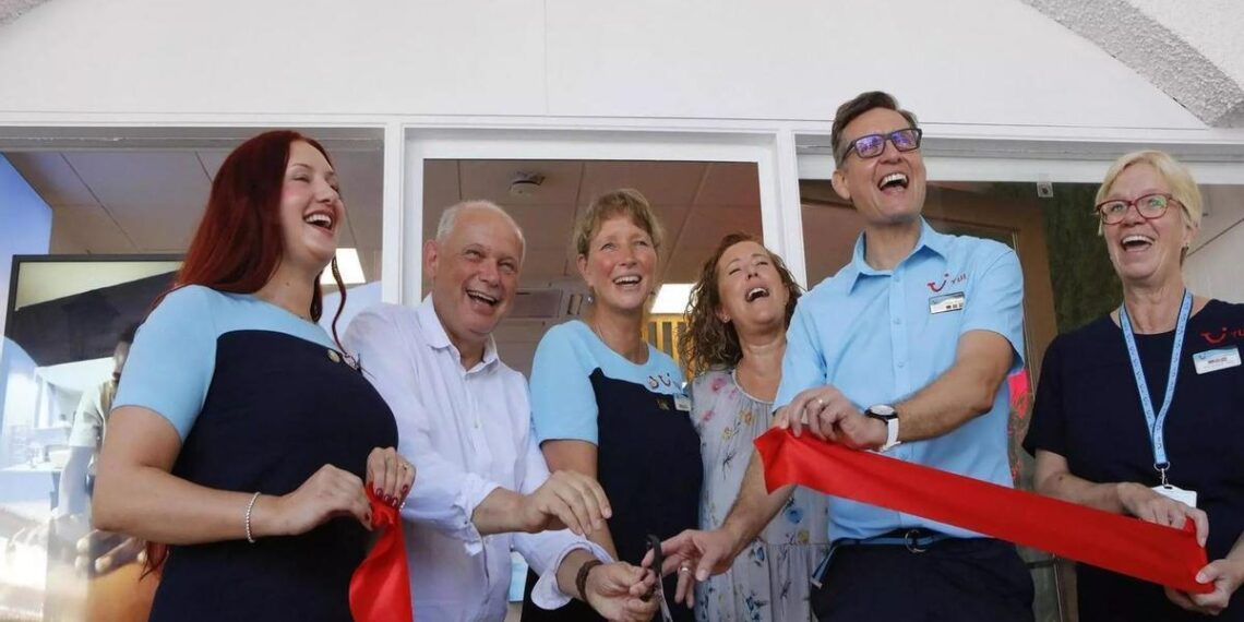 La inauguración de la agencia de viajes TUI en Playa de Palma