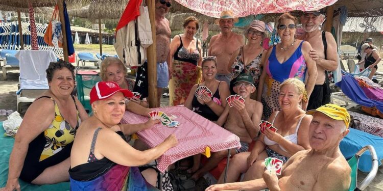 La delegada de Mayores, Eva Contador, ha formado parte de la excursión a El Palo.