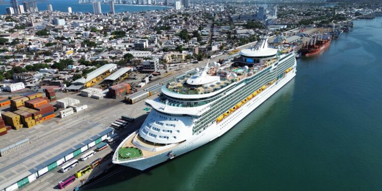 Mazatlán rompe récord turístico con llegada de cruceros y supera 472 millones de pesos en derrama económica