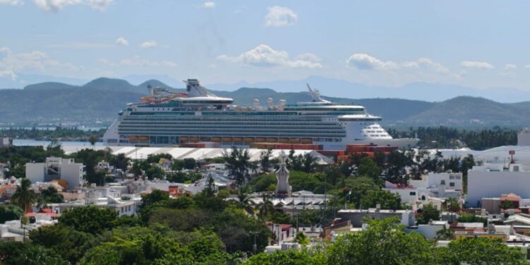 Turismo de cruceros posiciona a Mazatlán como destino internacional durante el verano