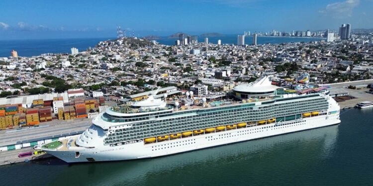 Mazatlán se consolida como pilar del turismo de cruceros - Almomento