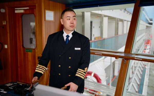 Nombran a Li Bin como primer capitán chino del Adora Mediterranea