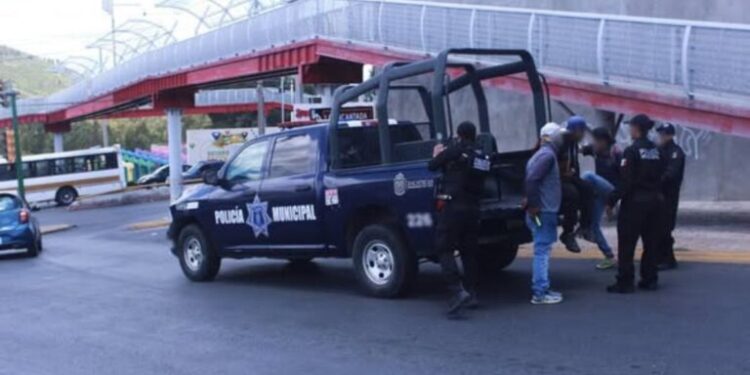 Policía Municipal retira a limpiaparabrisas de cruceros tras denuncias por conductas agresivas