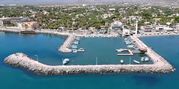 Sheinbaum prohíbe cruceros en puerto de Loreto