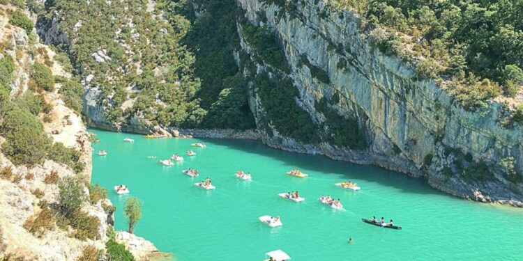 Los Manantiales de aguas turquesa secretos para viajar en fin de semana