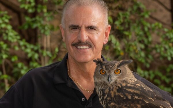 Experto en fauna silvestre Ron Magill estará en expediciones de Atlas Ocean Voyages