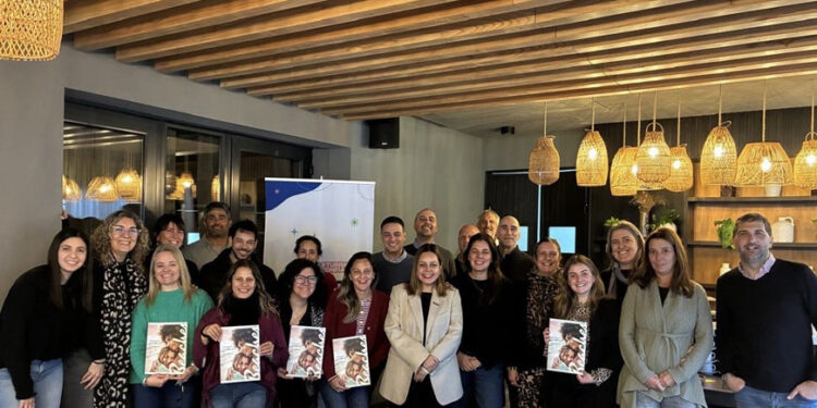 Sandals y Aero realizaron una gira comercial por Azul y Tandil