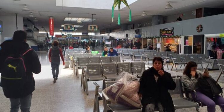 Recomiendan verificar agencias de viaje para evitar fraudes en vacaciones de verano