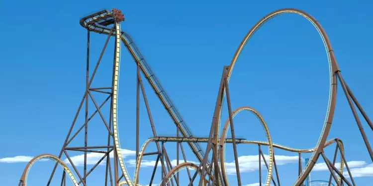 Acaba de inaugurarse la montaña rusa 'dive coaster' más alta, larga y rápida del mundo (y está inspirada en San Fermín)