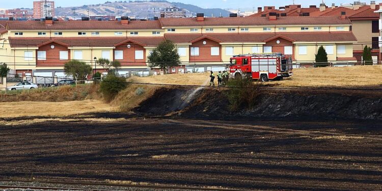 Susto en Miranda por un incendio en El Crucero
