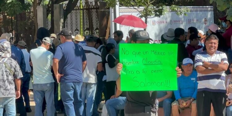 Bloquean transportistas en el crucero del Parque Primavera – Entidad Noticias Oaxaca