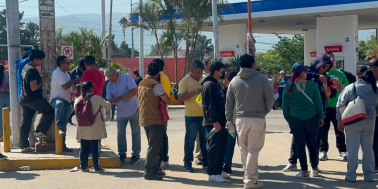 Bloquean transportistas en el crucero del Parque Primavera