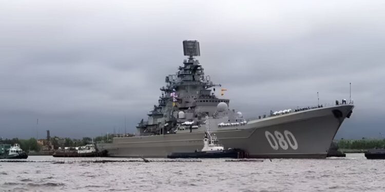 El crucero nuclear ruso Almirante Nakhimov durante las pruebas previas a su regreso al servicio tras su modernización.