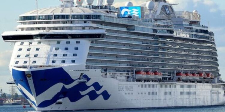 Tripulante de crucero Regal Princess cae al mar frente a Cancún; activan búsqueda marítima