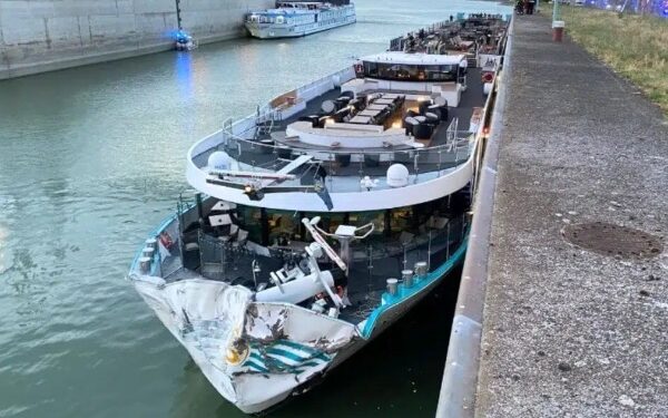 Crucero embiste muro de esclusa en Viena y deja 14 heridos