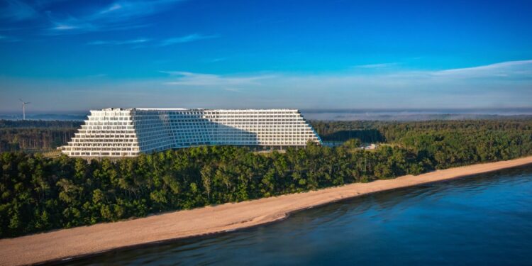 Un hotel con forma de crucero junto al mar Báltico — idealista/news