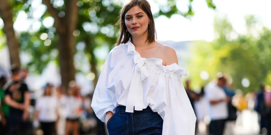 Los zapatos planos de terciopelo para lucir elegante con jeans, faldas y vestidos en verano 2026